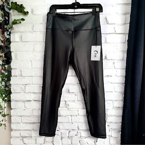 Zyia Black Metallic Light N Tight 7/8 Length Hi-Rise Legging